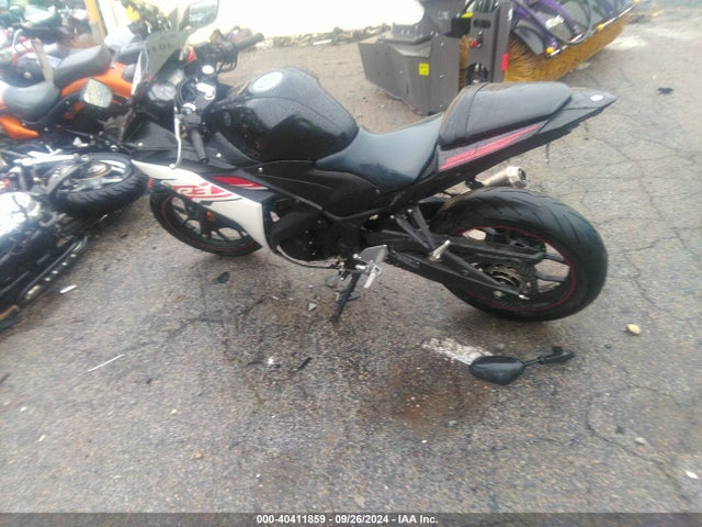 Yamaha YZFR3 2015 MH3RH06Y8FK005832 Image 25