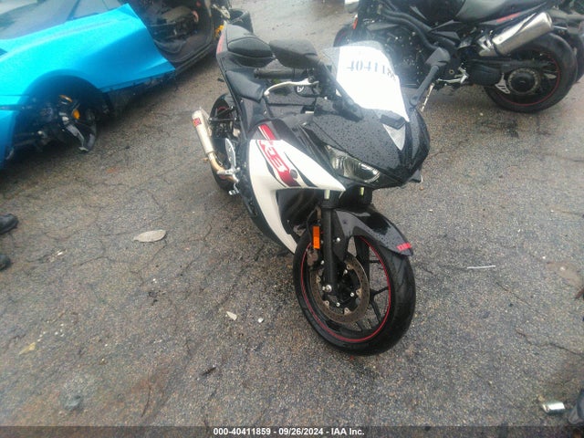 Yamaha YZFR3 2015 MH3RH06Y8FK005832 Image 17