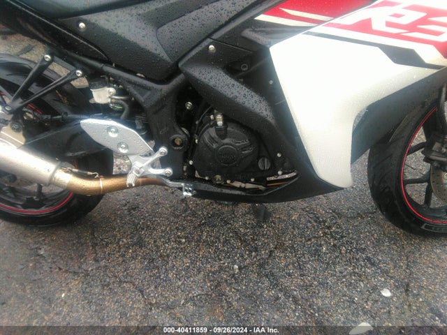 Yamaha YZFR3 2015 MH3RH06Y8FK005832 Image 20