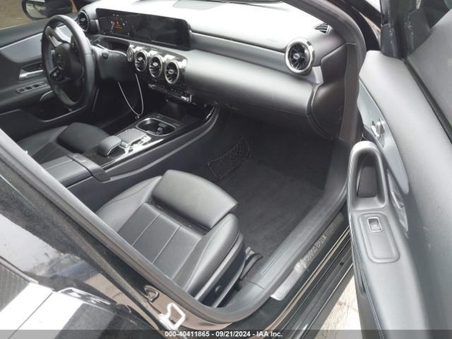 WDD3G4EB5KW017442 Mercedes-Benz A 220
