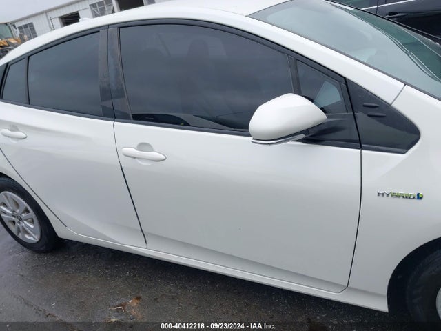 Toyota Prius Two 2016 JTDKBRFU1G3014998 Image 13