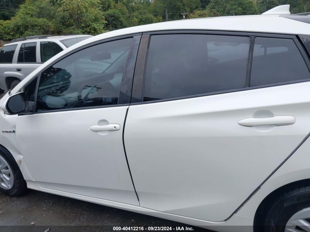 Toyota Prius Two 2016 JTDKBRFU1G3014998 Image 14