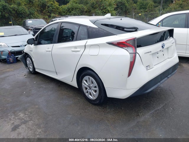 Toyota Prius Two 2016 JTDKBRFU1G3014998 Image 3