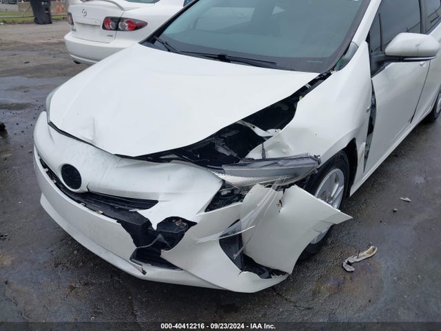 Toyota Prius Two 2016 JTDKBRFU1G3014998 Image 6