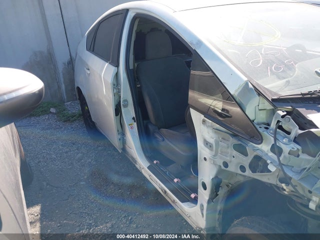 Toyota Prius Three 2015 JTDKN3DU8F0470035 Image 14