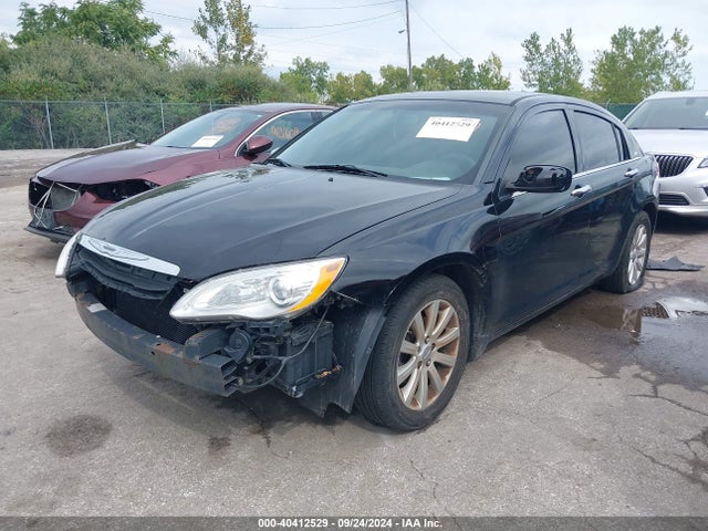 Chrysler 200 Limited 2014 1C3CCBCGXEN135428 Image 2