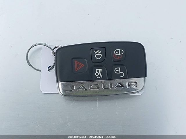 2019 JAGUAR XE SAJAJ4FX8KCP50861 Photo 10