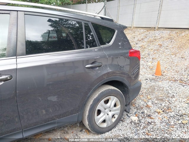 Toyota RAV4 LE 2015 JTMZFREV4FJ054662 Image 18
