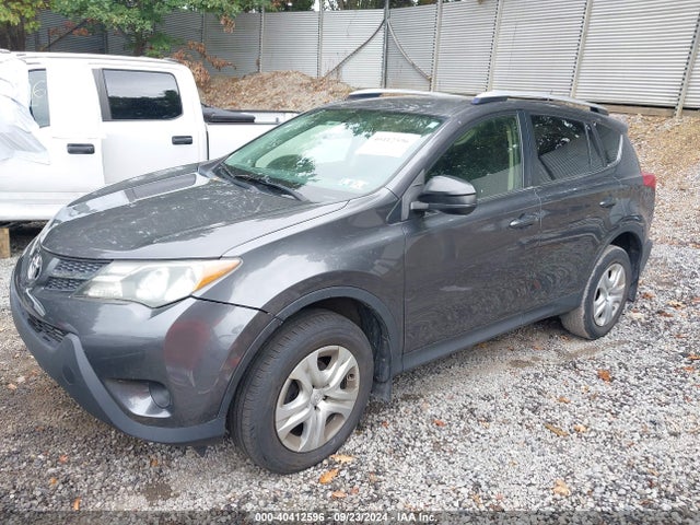 Toyota RAV4 LE 2015 JTMZFREV4FJ054662 Image 2