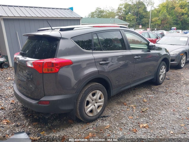 Toyota RAV4 LE 2015 JTMZFREV4FJ054662 Image 4