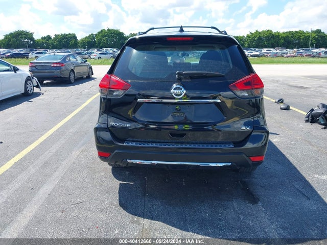 Nissan ROGUE SV 2017 5N1AT2MT5HC811701 Image 17