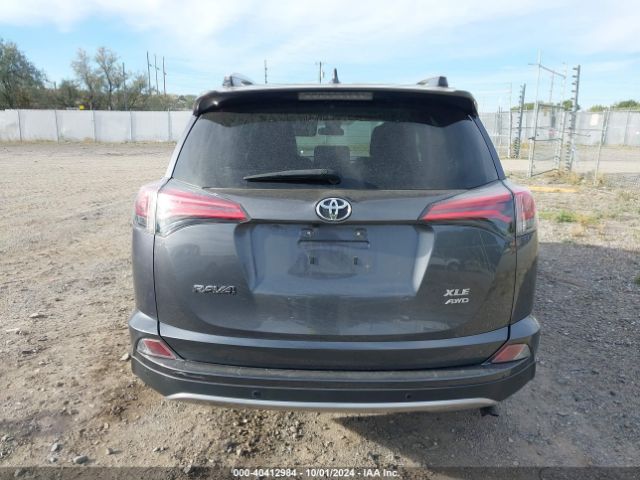 JTMRFREV7JD224486 Toyota Rav4 Xle