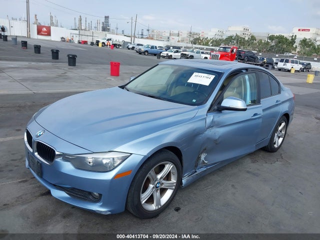 BMW 320i 2014 WBA3B1C54EP680825 Image 2