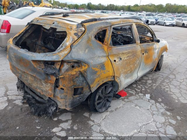 KM8J3CA49HU445125 Hyundai TUCSON SE