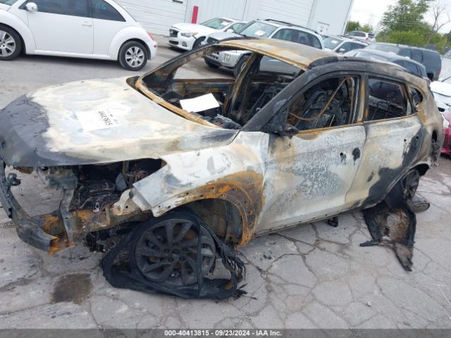 KM8J3CA49HU445125 Hyundai TUCSON SE