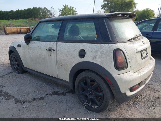2007 MINI COOPER S WMWMF73517TL86921 Photo 2