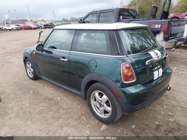 2009 MINI COOPER WMWMF33529TW71252 Photo 2