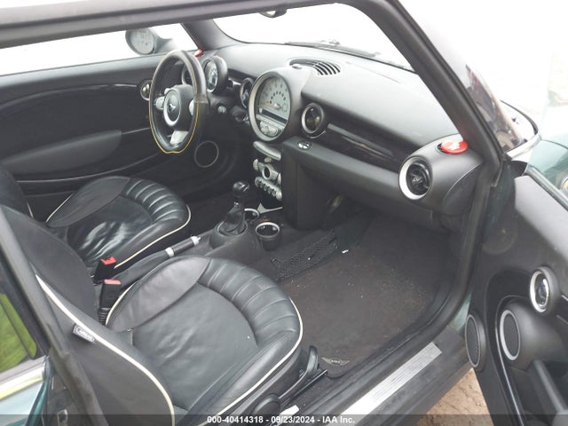 2009 MINI COOPER WMWMF33529TW71252 Photo 4