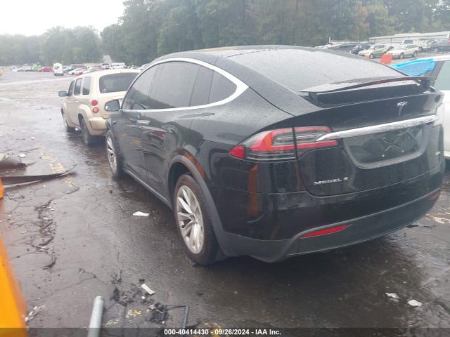 2017 TESLA MODEL X 5YJXCDE26HF044556 Photo 2