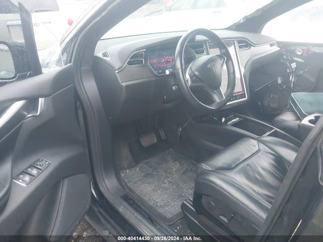 2017 TESLA MODEL X 5YJXCDE26HF044556 Photo 4