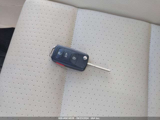 WVGAV7AX8FW562028 Volkswagen Tiguan Sel