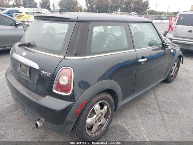 2009 MINI COOPER WMWMF335X9TU70229 Photo 3