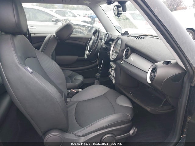 2009 MINI COOPER WMWMF335X9TU70229 Photo 4