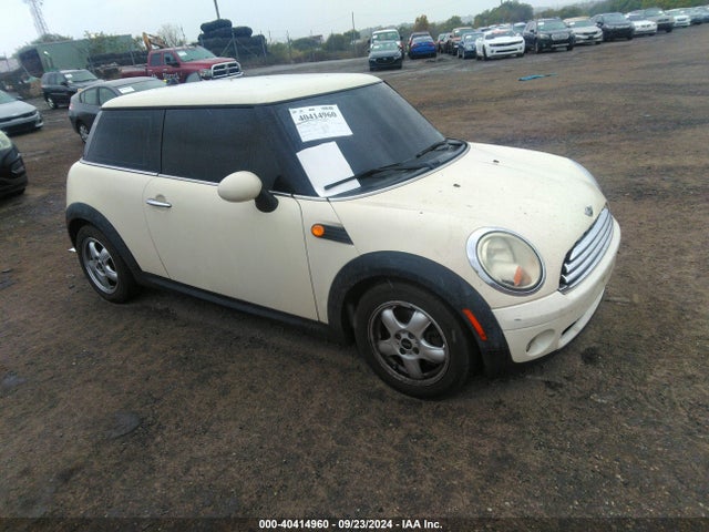 2009 MINI COOPER WMWMF33519TU74329 Photo 0