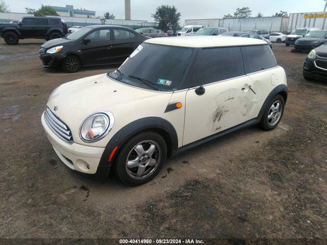 2009 MINI COOPER WMWMF33519TU74329 Photo 1
