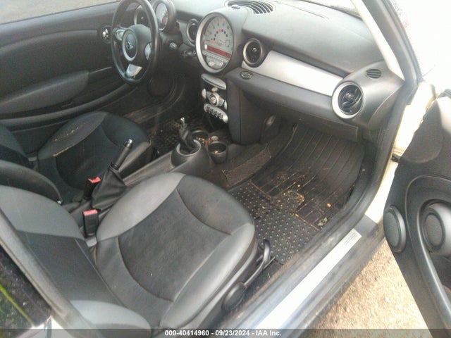 2009 MINI COOPER WMWMF33519TU74329 Photo 4