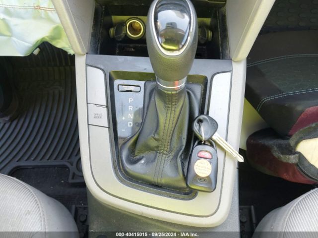 KMHD74LFXHU151836 Hyundai ELANTRA SE