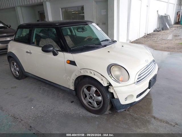 2007 MINI COOPER WMWMF33527TT57551 Photo 0