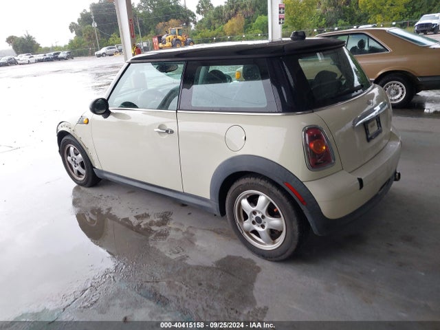 2007 MINI COOPER WMWMF33527TT57551 Photo 2