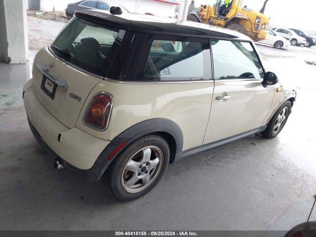 2007 MINI COOPER WMWMF33527TT57551 Photo 3