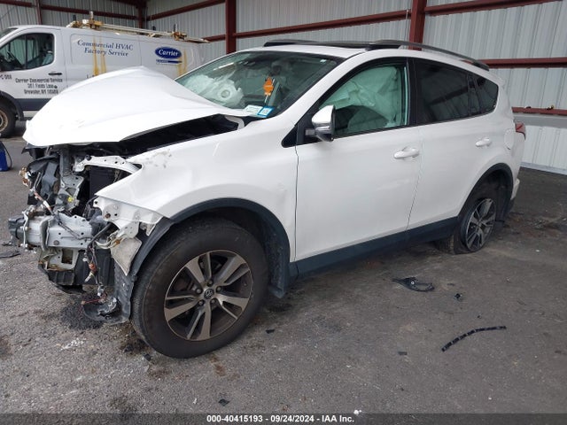 Toyota Rav4 Xle 2018 2T3RFREV9JW744451 Image 2