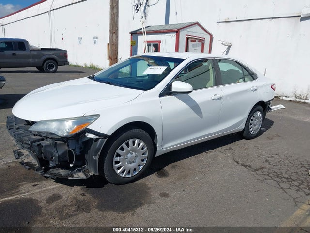 Toyota CAMRY LE 2015 4T4BF1FK2FR460074 Image 2
