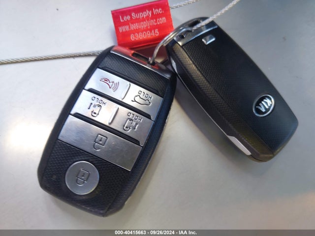 KIA SEDONA LX 2017 KNDMB5C12H6339512 Image 11