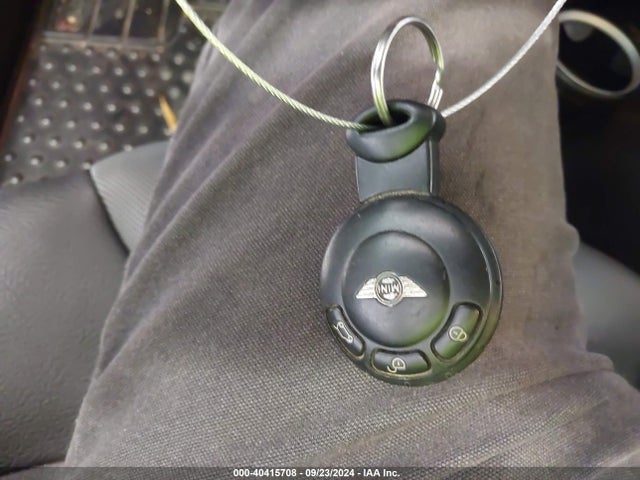 2007 MINI COOPER S WMWMF735X7TL92457 Photo 10