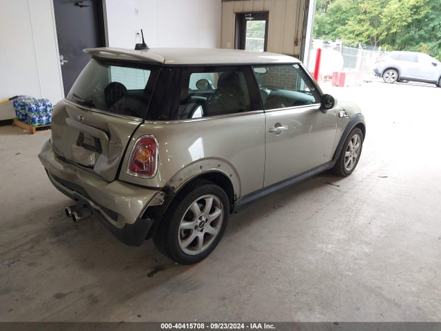 2007 MINI COOPER S WMWMF735X7TL92457 Photo 3