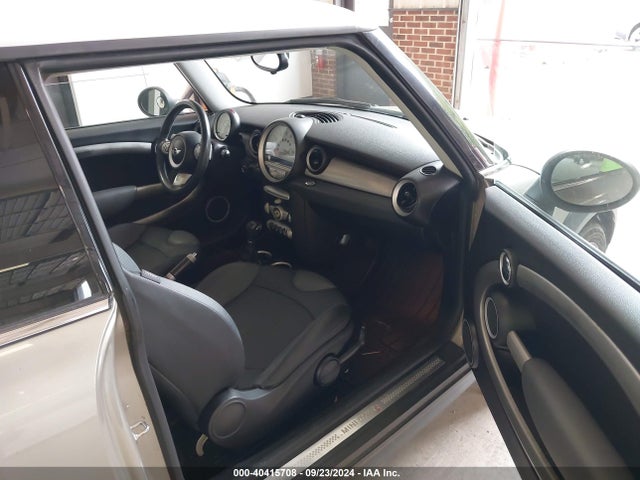 2007 MINI COOPER S WMWMF735X7TL92457 Photo 4
