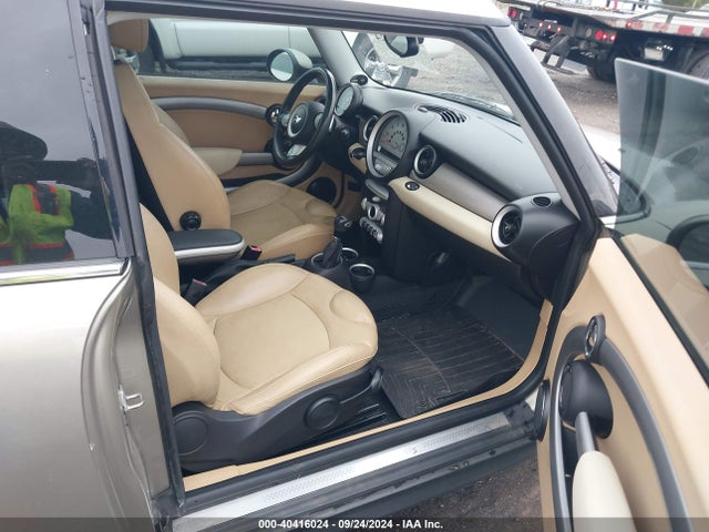 2010 MINI COOPER S CLUBMAN WMWMM3C57ATZ32935 Photo 4