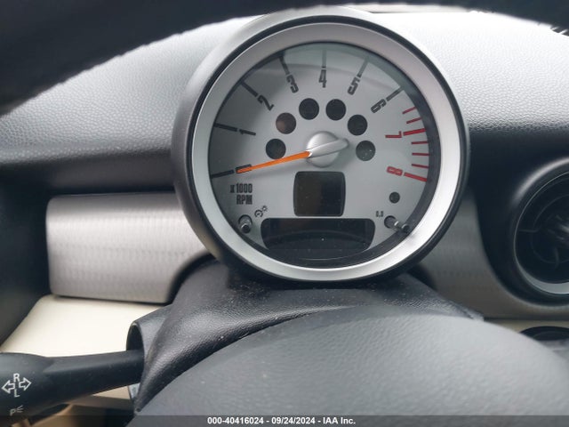 2010 MINI COOPER S CLUBMAN WMWMM3C57ATZ32935 Photo 6