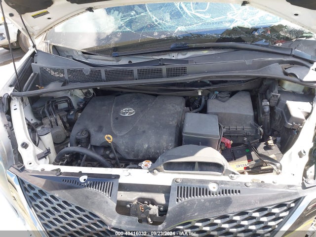 5TDXZ3DC1HS815147 Toyota Sienna Se Premium 8 Passenger