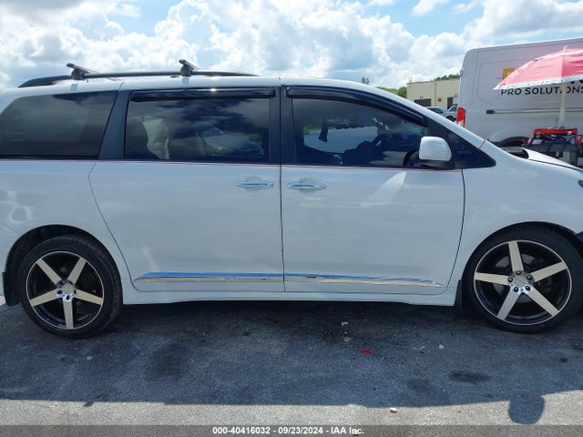 5TDXZ3DC1HS815147 Toyota Sienna Se Premium 8 Passenger