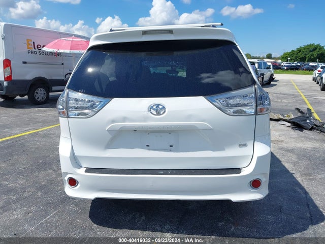 5TDXZ3DC1HS815147 Toyota Sienna Se Premium 8 Passenger