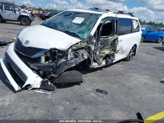 5TDXZ3DC1HS815147 Toyota Sienna Se Premium 8 Passenger
