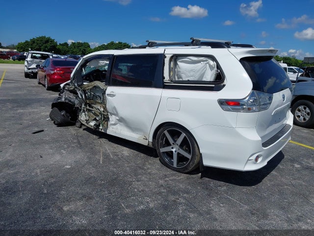 5TDXZ3DC1HS815147 Toyota Sienna Se Premium 8 Passenger