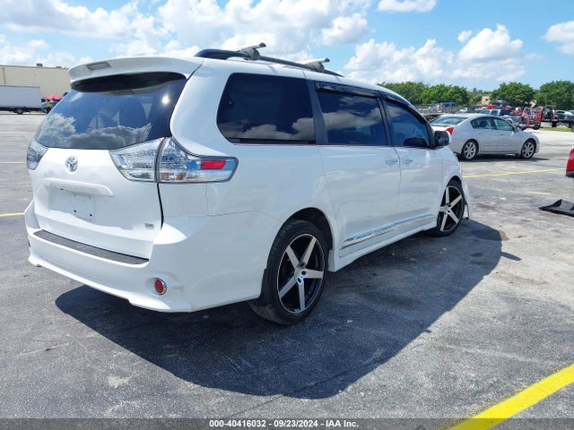 5TDXZ3DC1HS815147 Toyota Sienna Se Premium 8 Passenger