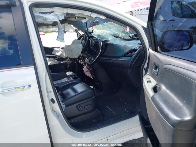 5TDXZ3DC1HS815147 Toyota Sienna Se Premium 8 Passenger
