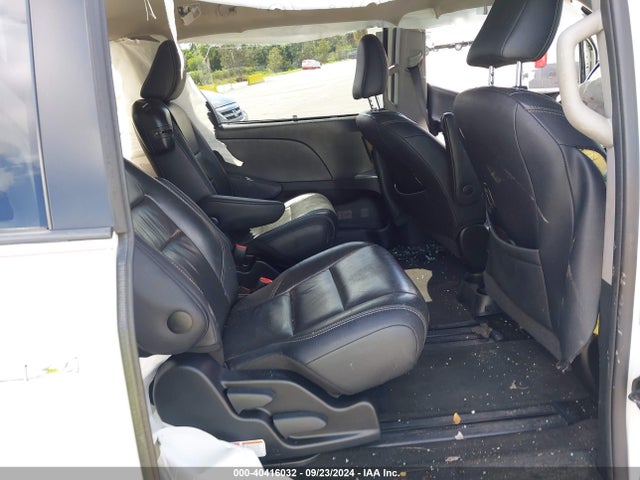 5TDXZ3DC1HS815147 Toyota Sienna Se Premium 8 Passenger